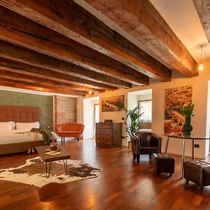 Konukevi Aurelia Luxury - Piazza Delle Erbe, Verona